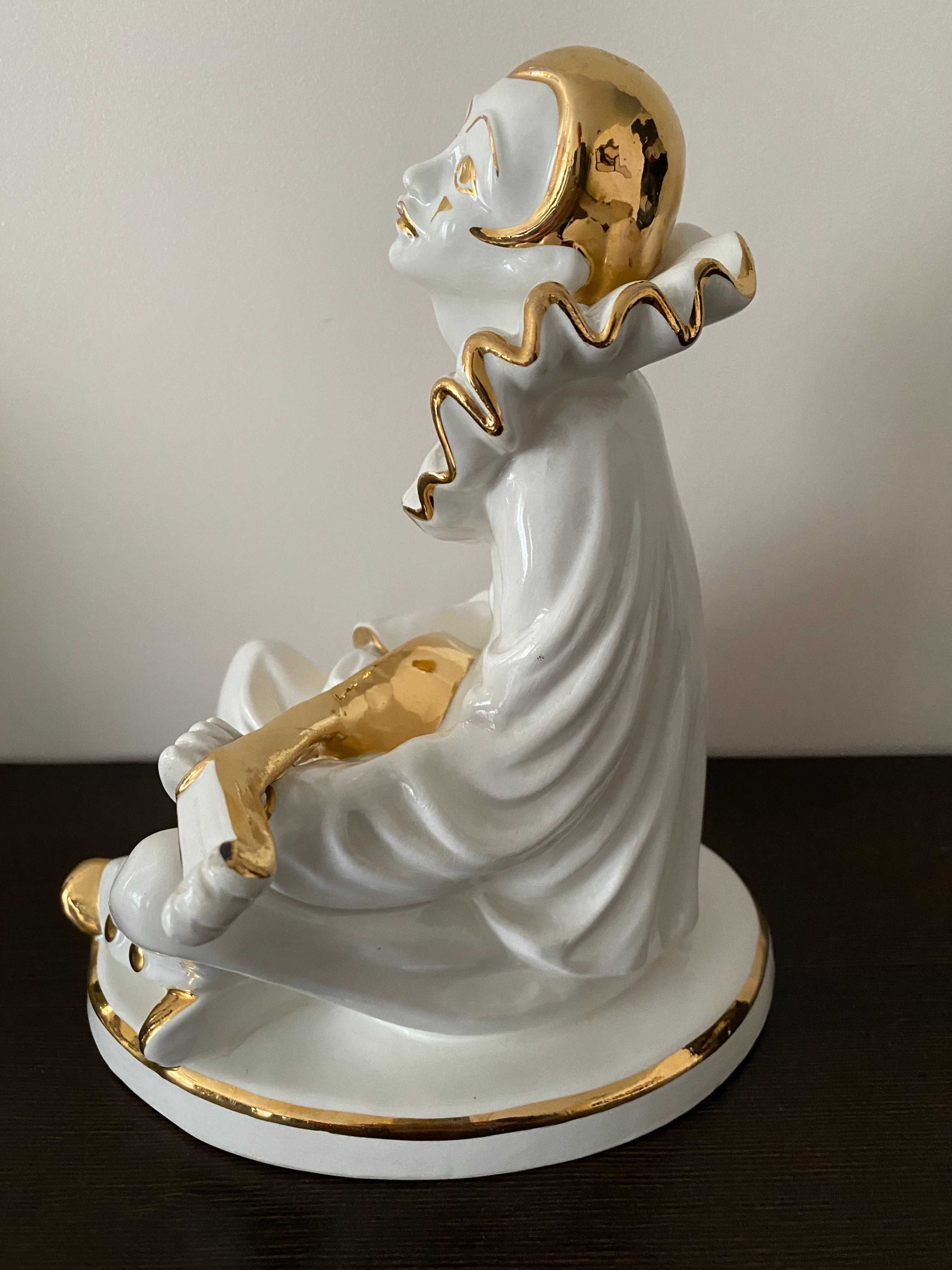 Фарфоровая статуэтка пьеро. Винтаж. Керамика Бассано. Италия