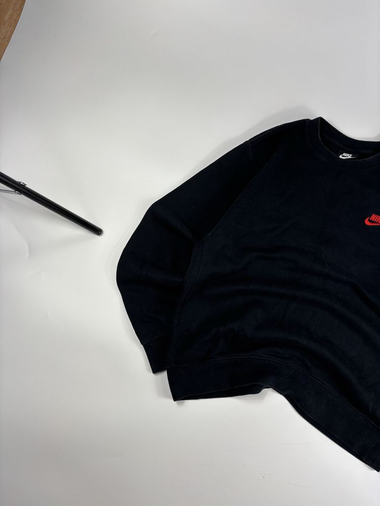 Czarna bluza bez kaptura Nike Klasyczna