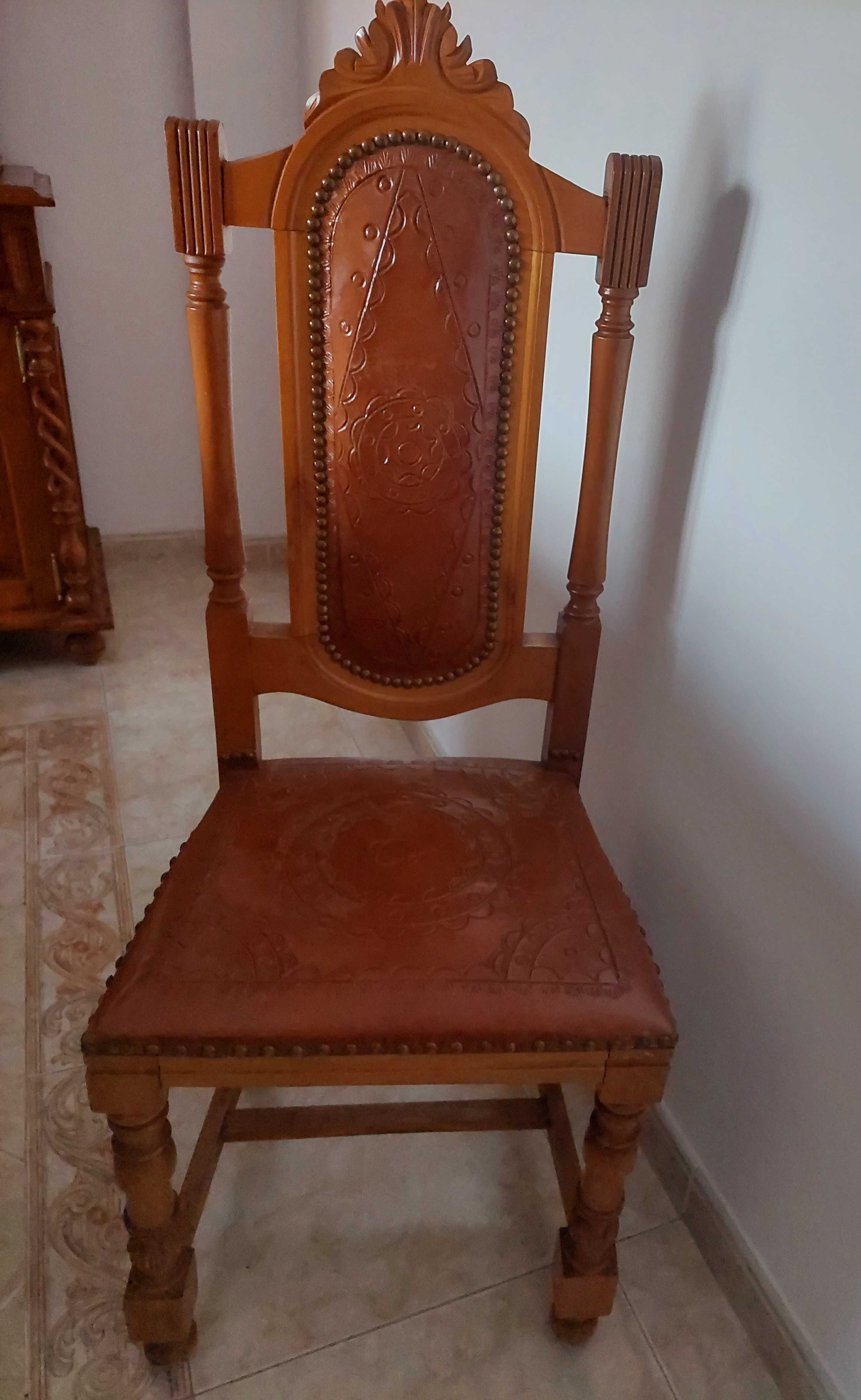 **Atualização de preço**Vendo mesa de sala, com 8 cadeiras de nogueira