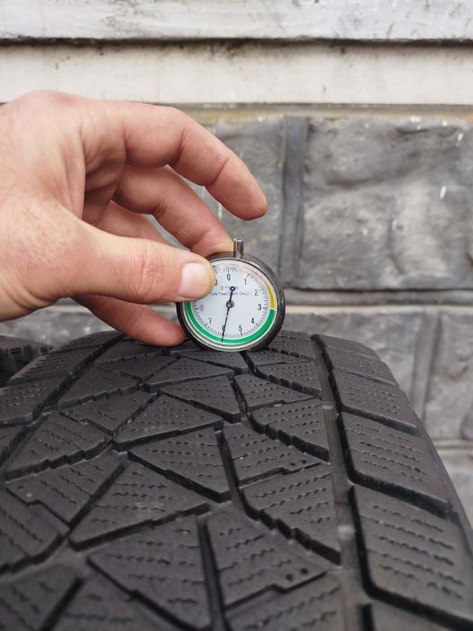 Шини зимові 215-65-16C Bridgestone з Німечини