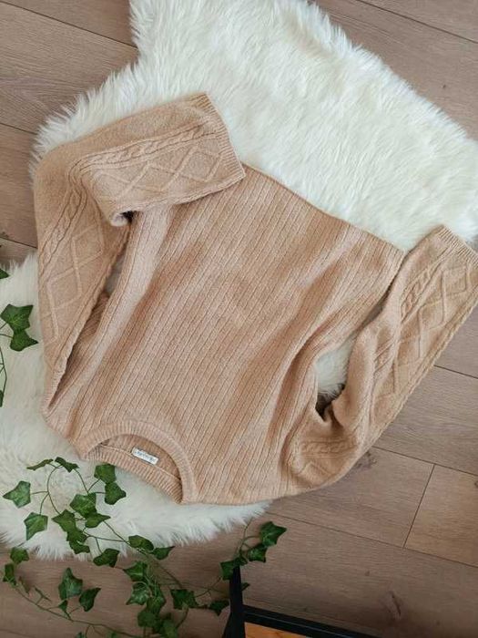 Beżowy sweterek M L oversize