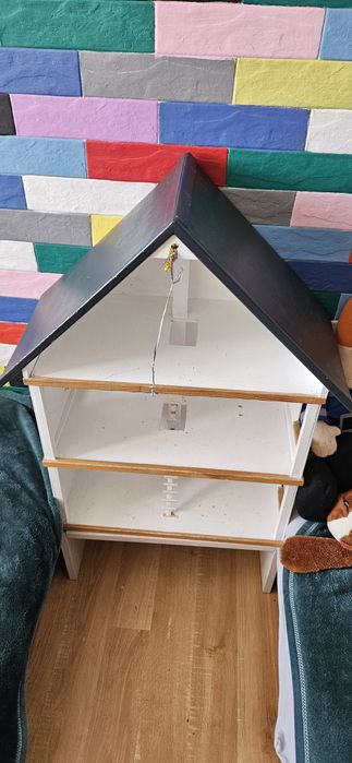 Drewniany domek dla lalek, garaż, remiza