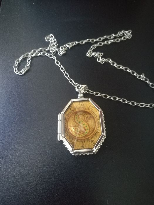Medalhão de Salazar slytherin