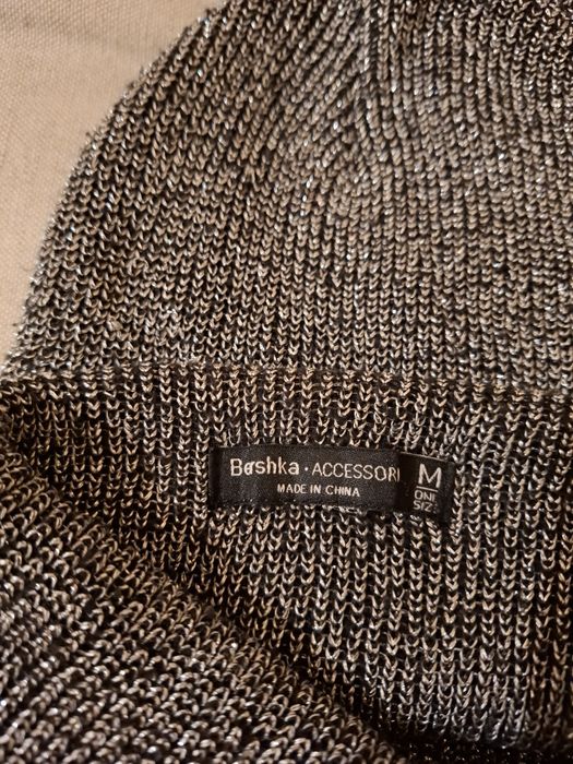 Srebrna czapka Bershka