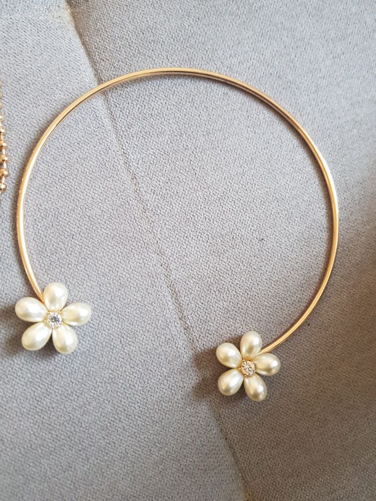 Biżuertia dwa nowe naszyjniki z perłą i kwiatkami