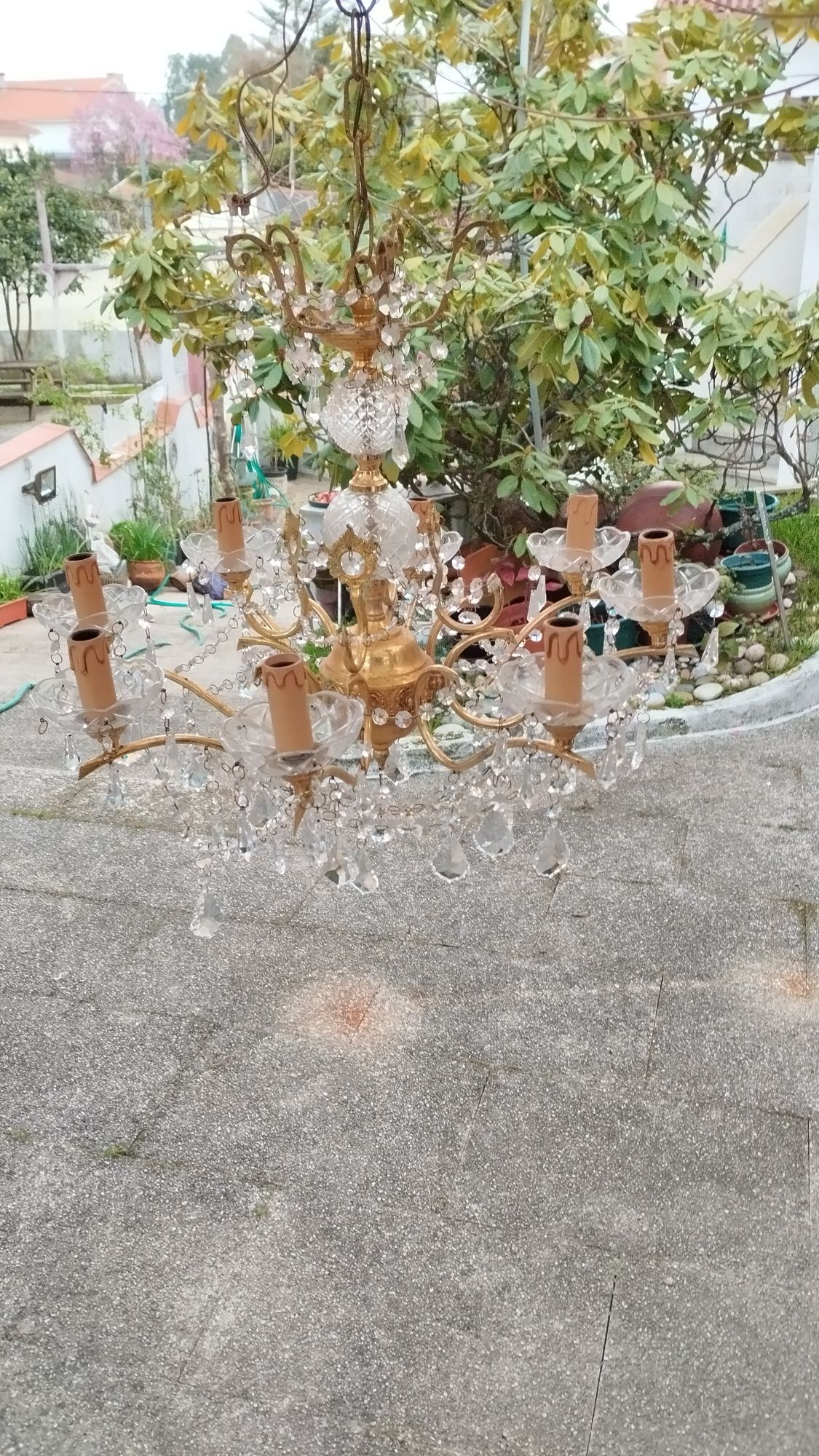 Candeeiro de tecto muito bonito