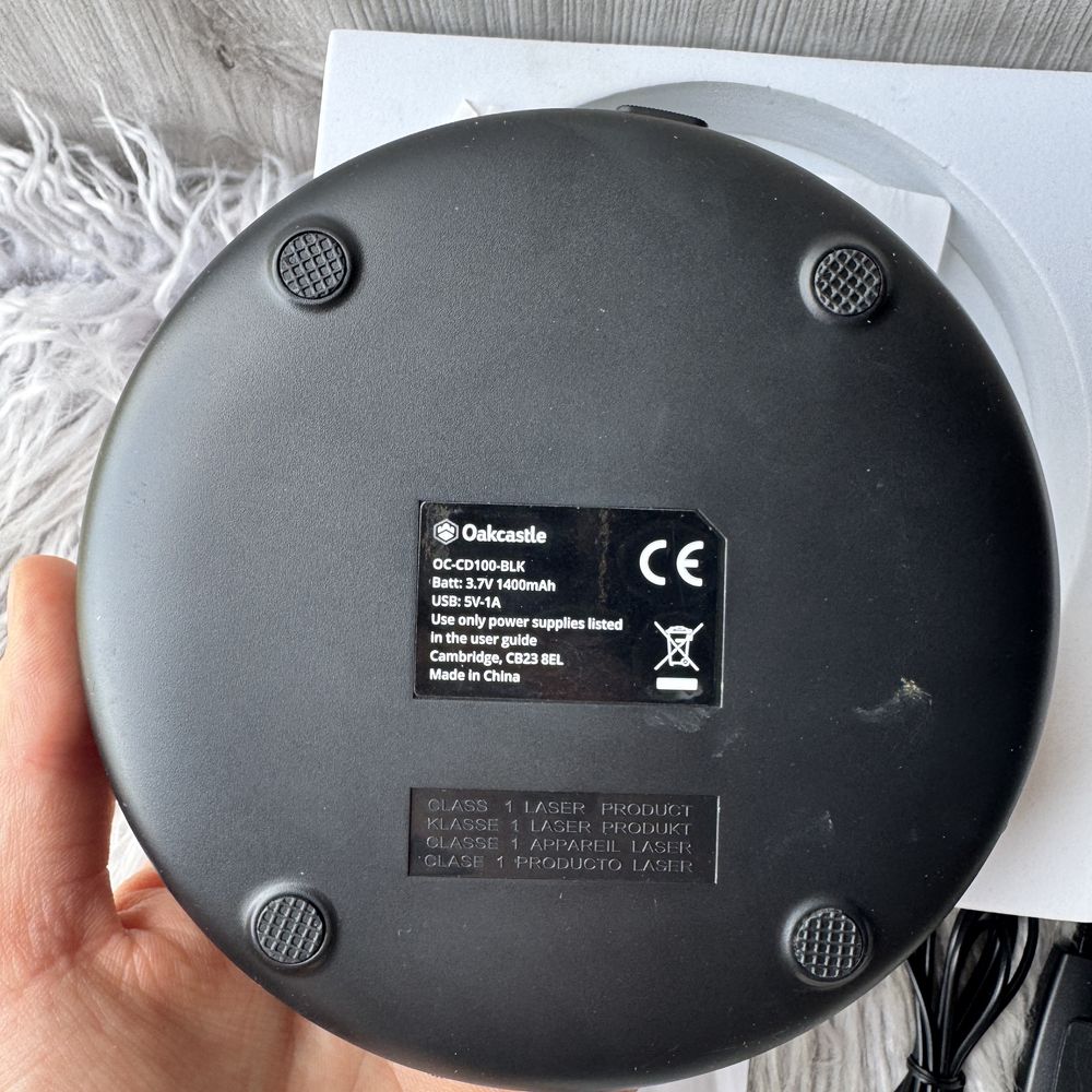 Przenośny odtwarzacz płyt CD100