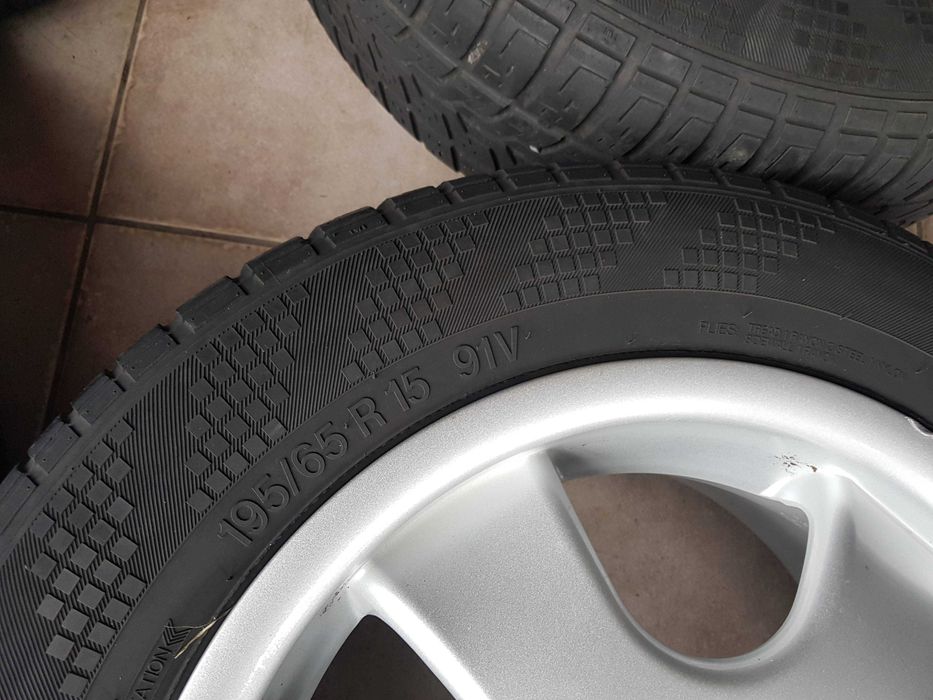Felgi Koła Audi 80 B4 Cabrio 7x15 et37 4x108 opony 195/65/15