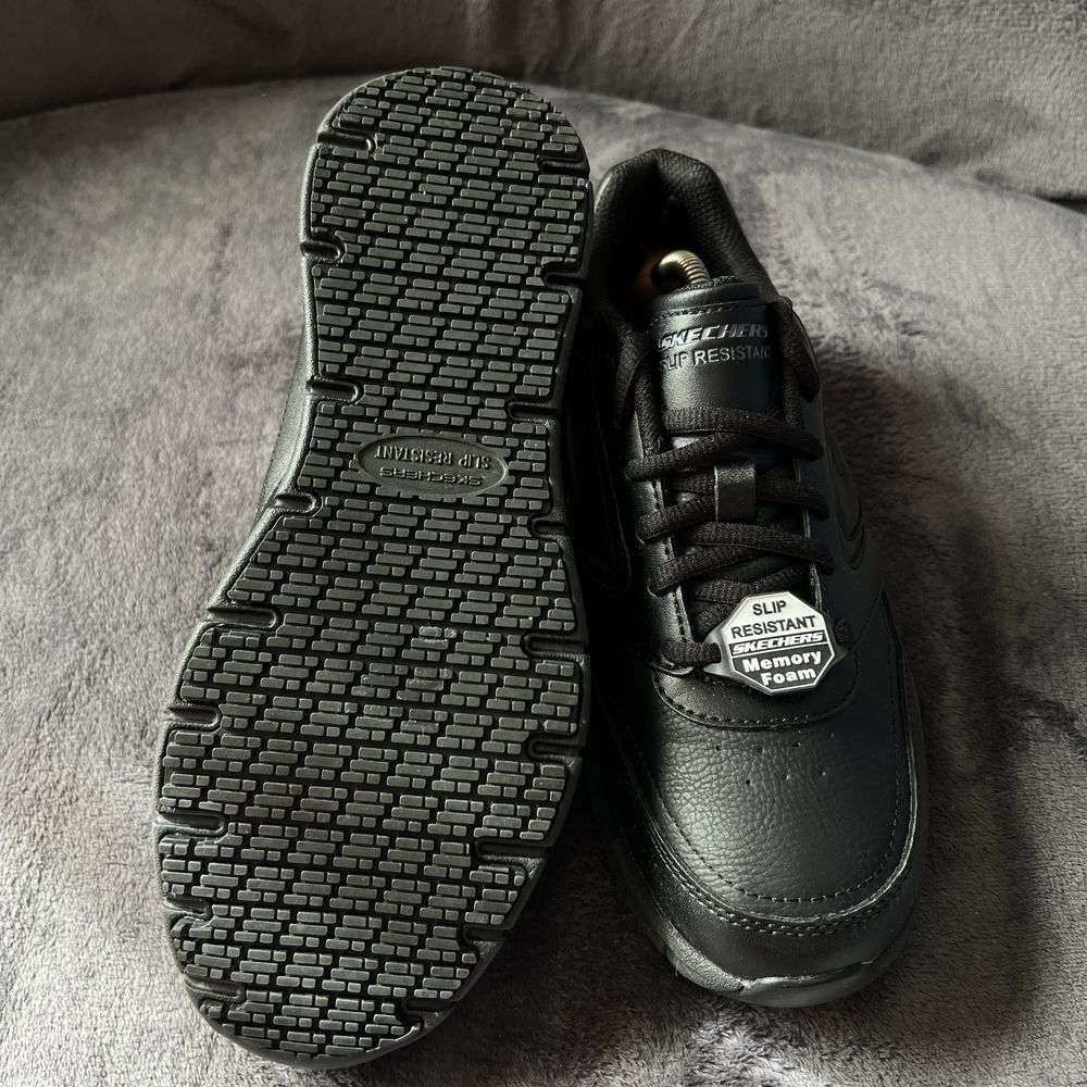 Жіночі кросівки Skechers slip resistant memory foam. P. 38. Нові!!!