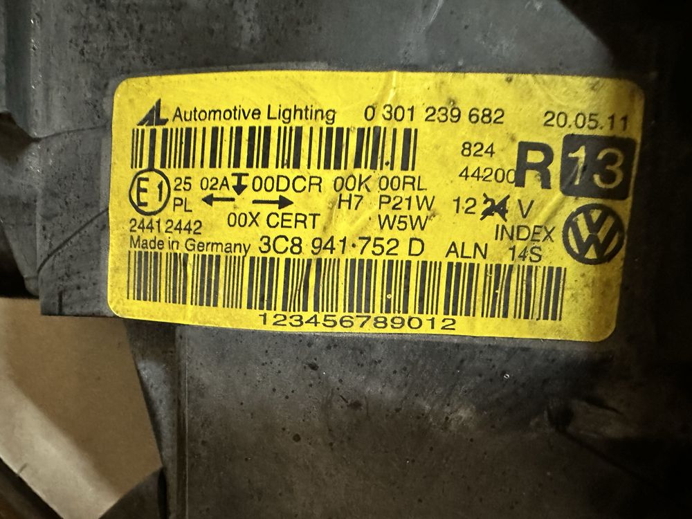 Передня права фара ксенон xenon Volkswagen Passat CC 2008-2012 дорест