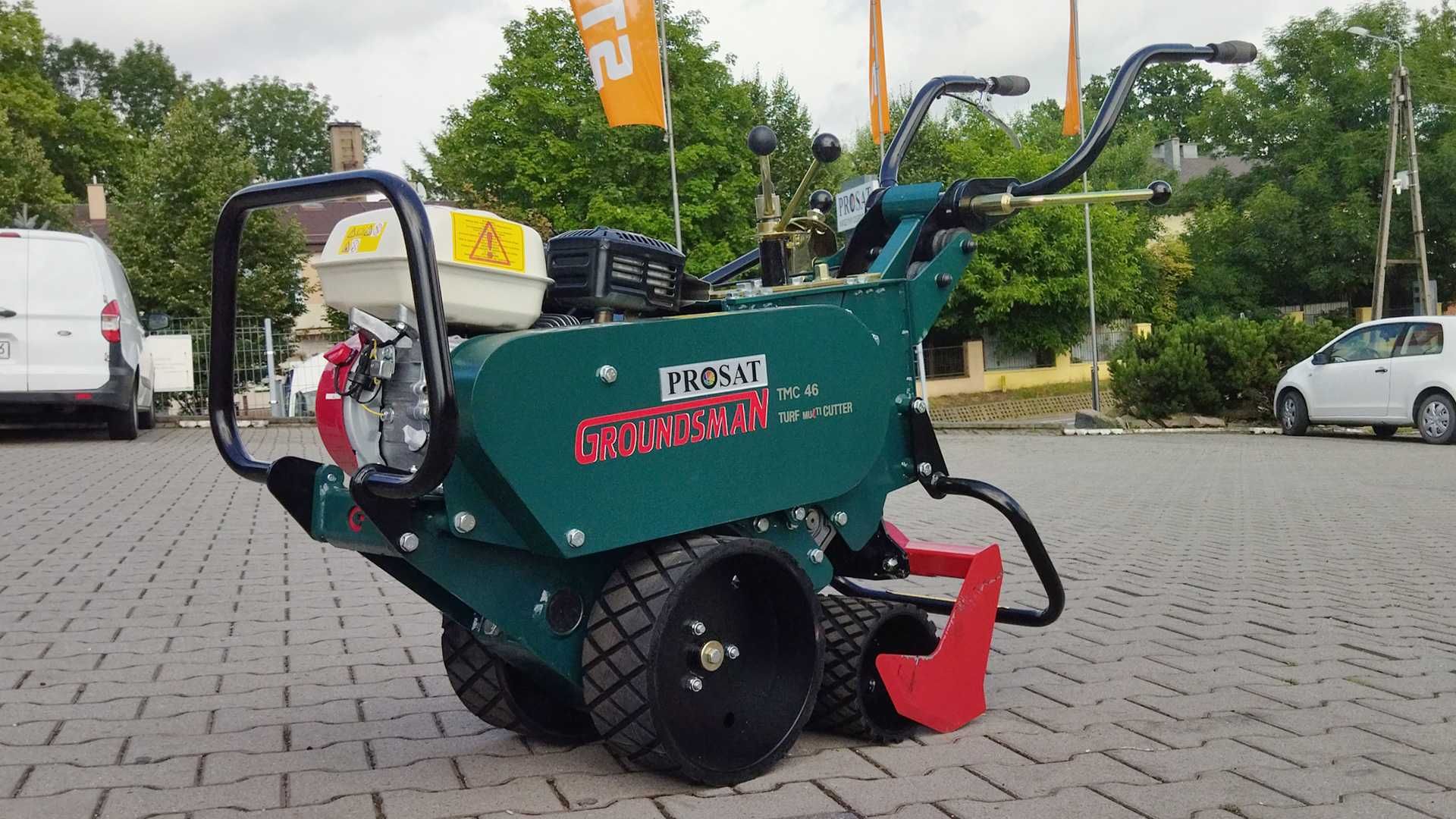 Pancerna Wycinarka do Trawy z Napędem na 4 Koła GROUNDSMAN TMC46