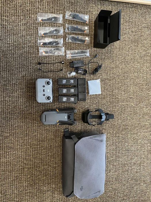 Квадрокоптер DJI Mavic 3 Fly More Combo