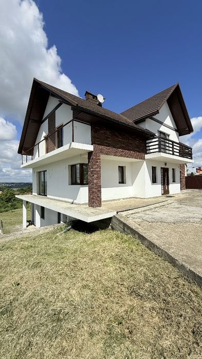 Будинок з ремонтом с.Остриця