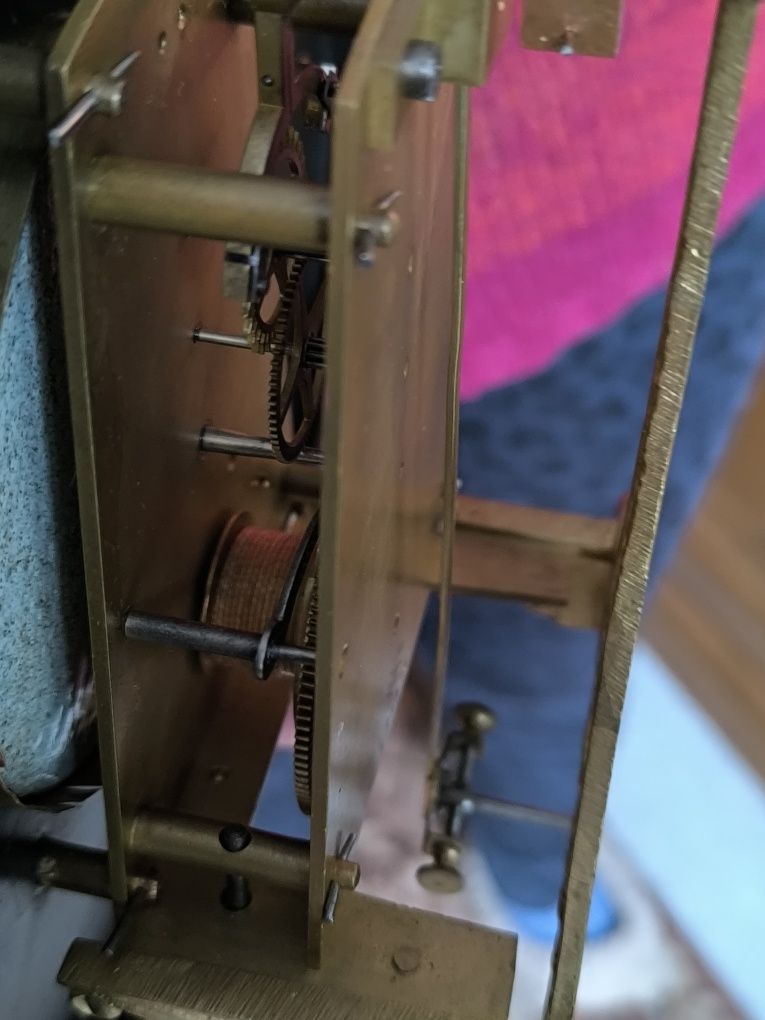 Stary mechanizm zegara Lenzkirch z 1878 roku
