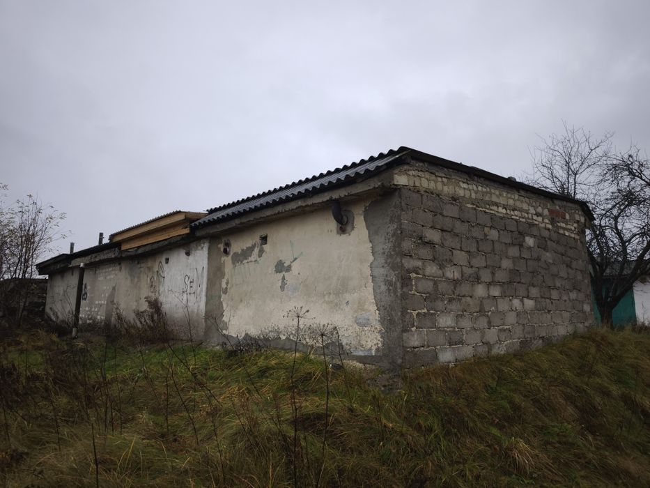 Продам гараж в Сарнах.