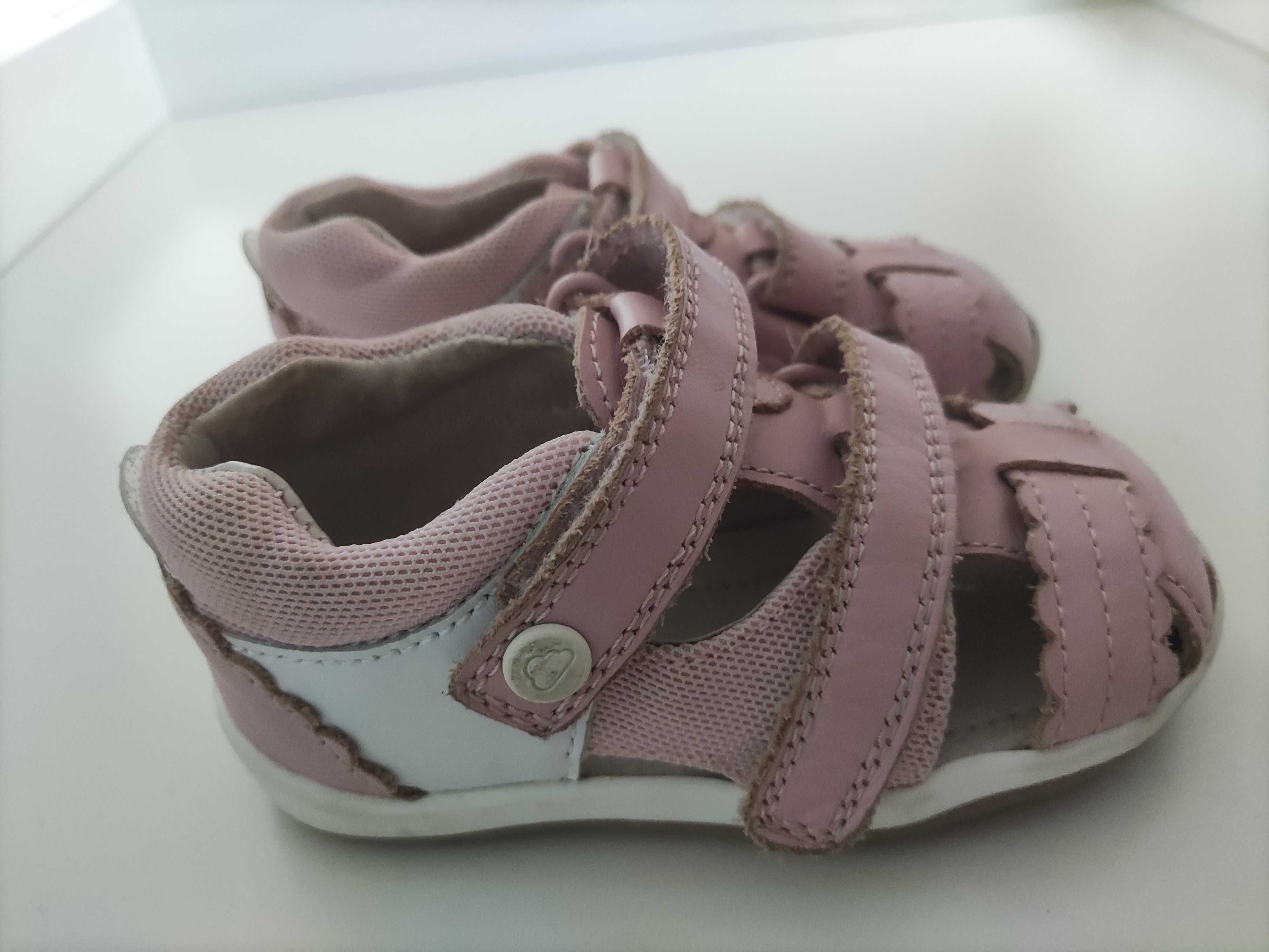 Sapatilhas e sapatos criança