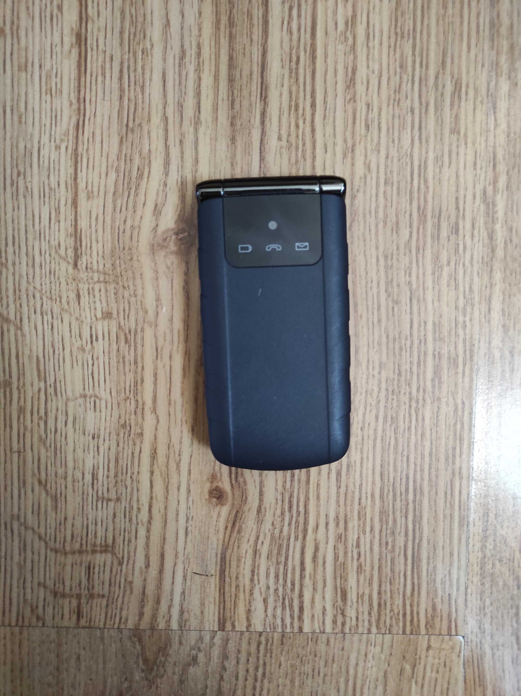 Telefon Maxcom MM822BB - dla seniora, nowy, z kompletem akcesoriów