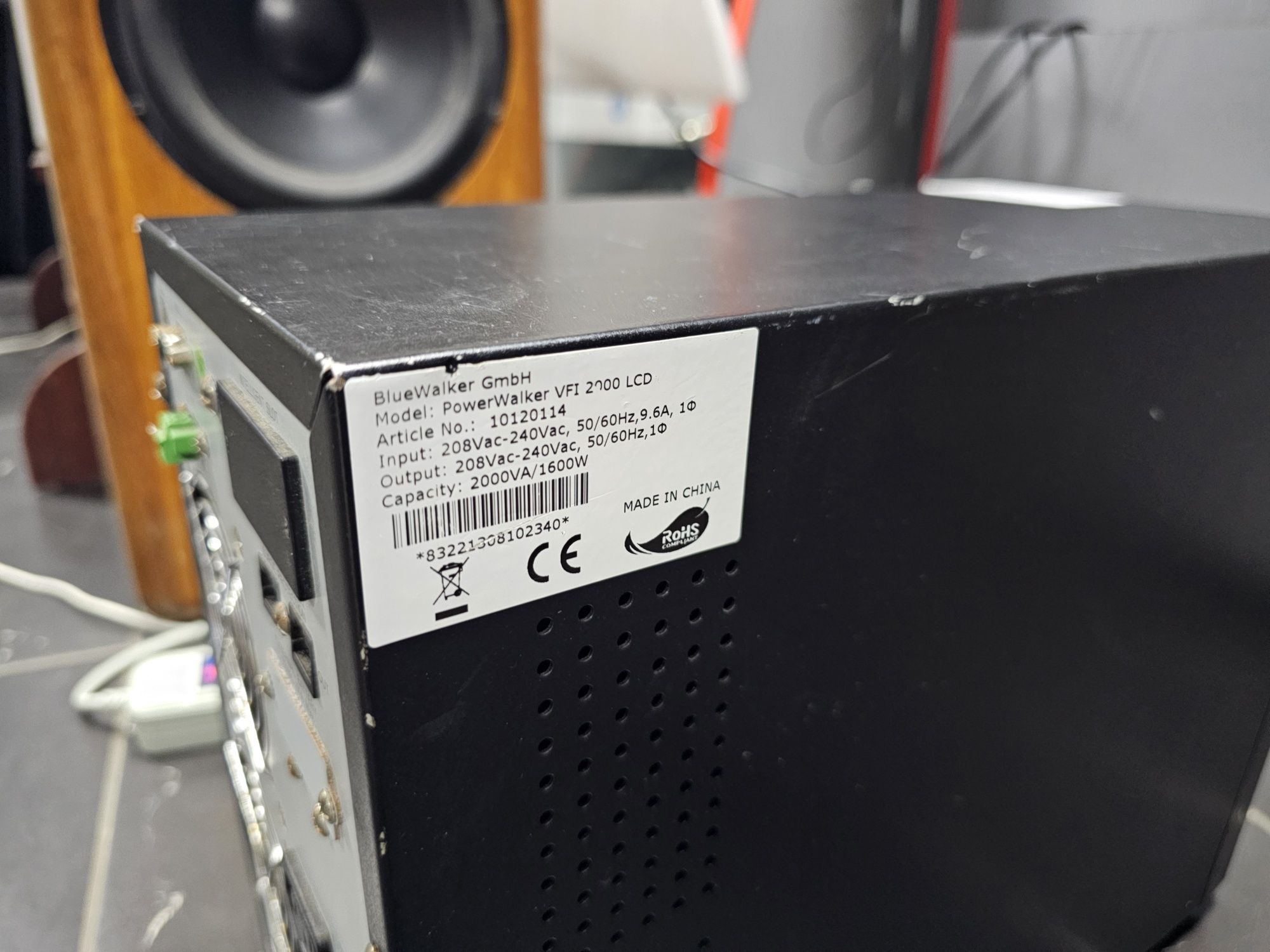 Лінійно-інтерактивний ДБЖ PowerWalker VFI 2000 C LCD 2000/1600W