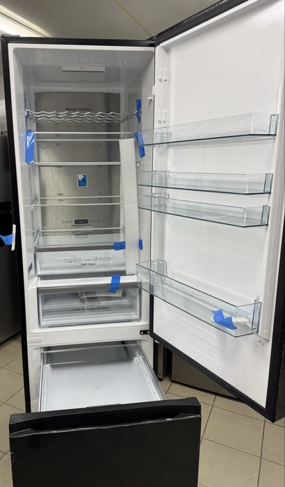 Холодильник HISENSE RM469N4AFD1 3D No Frost 200cm Чорний SmartFresh