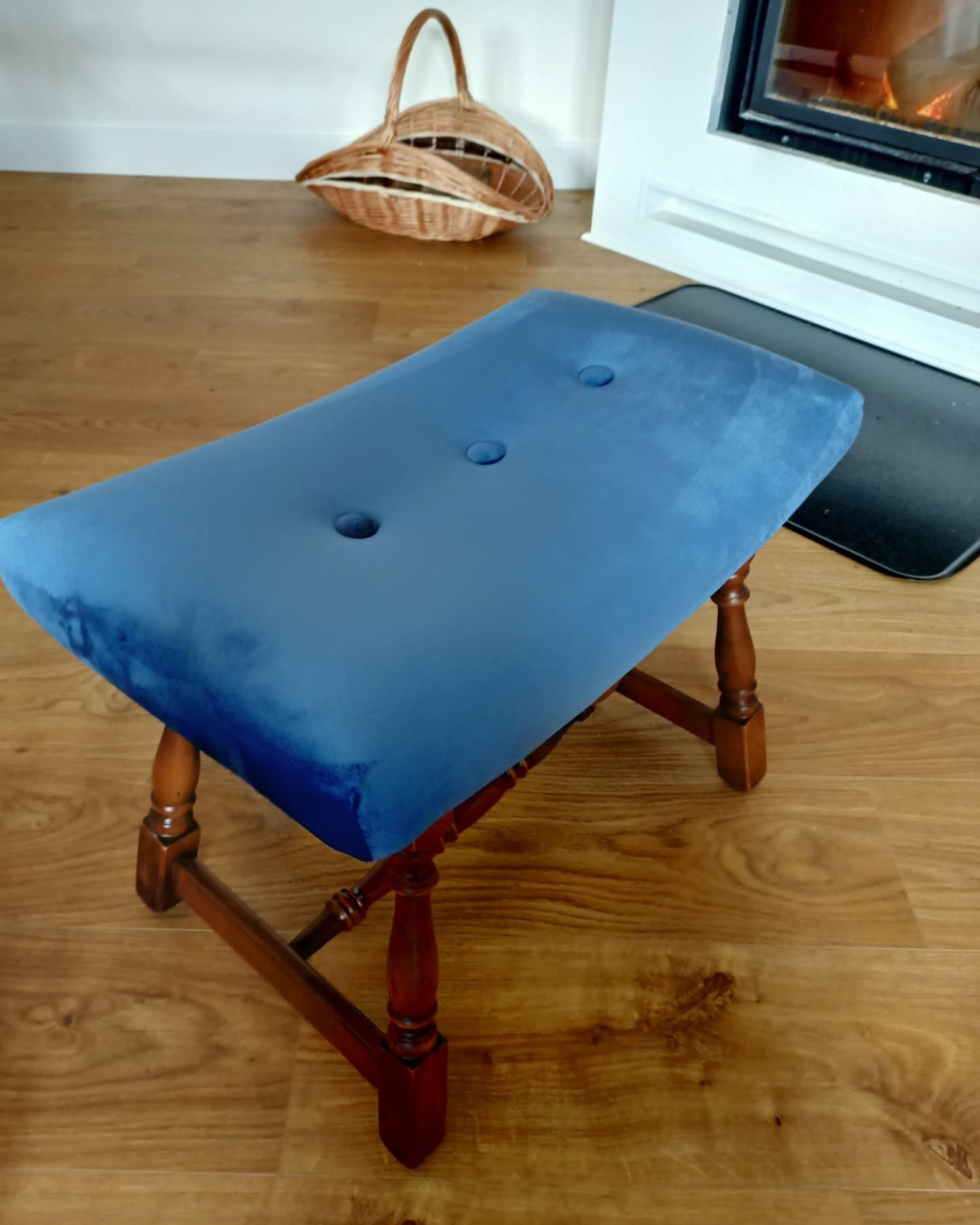 Stylowy tapicerowany podnóżek pufa taboret stołek fotel uszak vintage