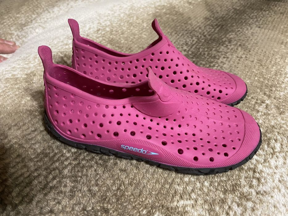 Взуття в басейн аквашузи