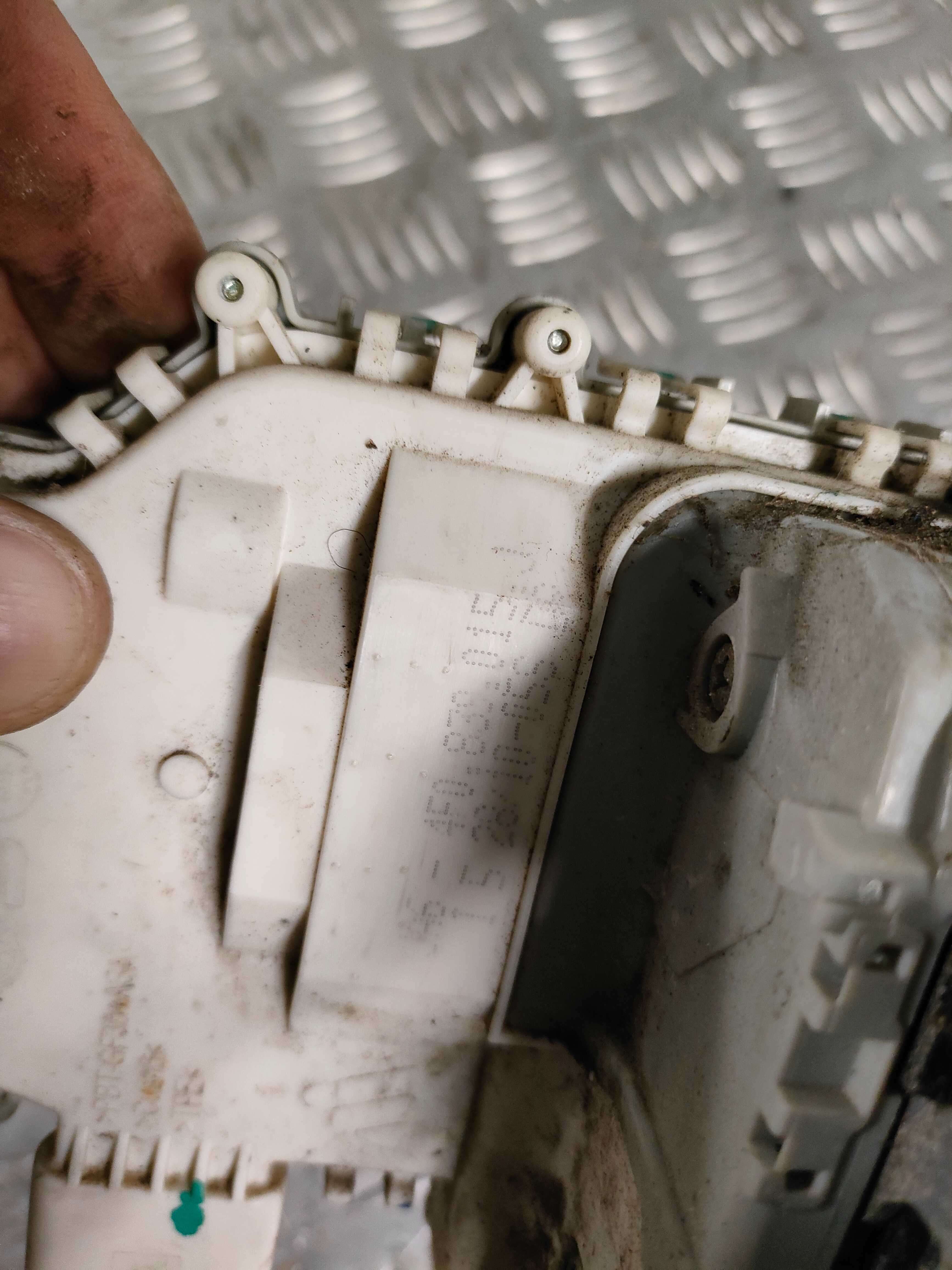 Zamek drzwi lewy tył Audi A6 C6 Kombi 6pin