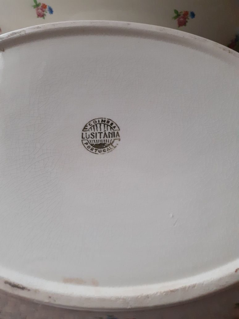 Louça muito antiga terrinas