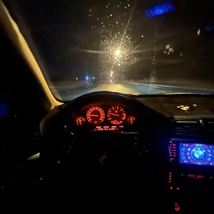 Продам BMW e39 2000 год