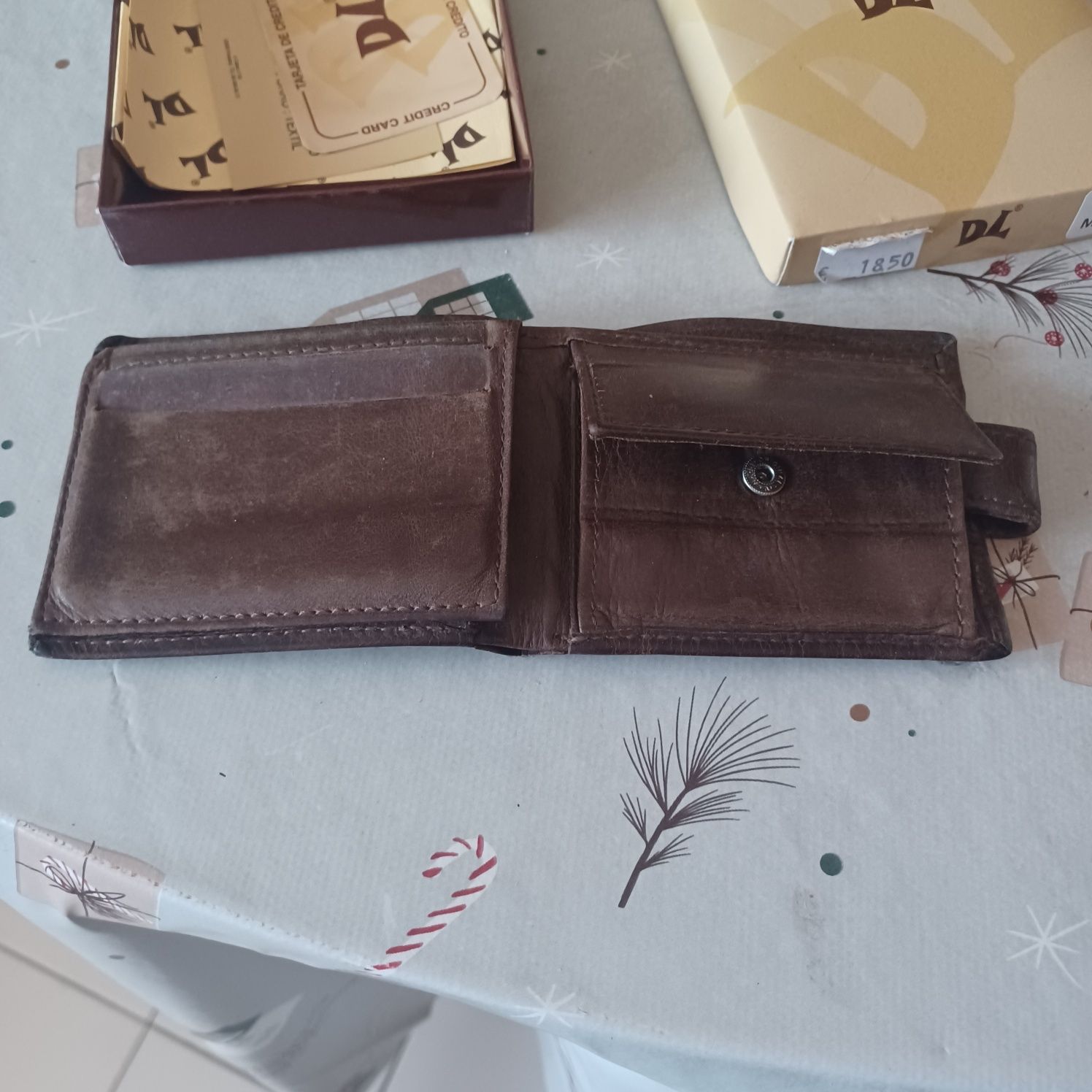 Carteira castanha em pele