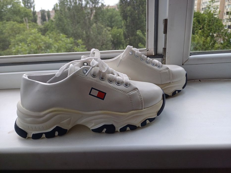 Кросівки дуже легкі