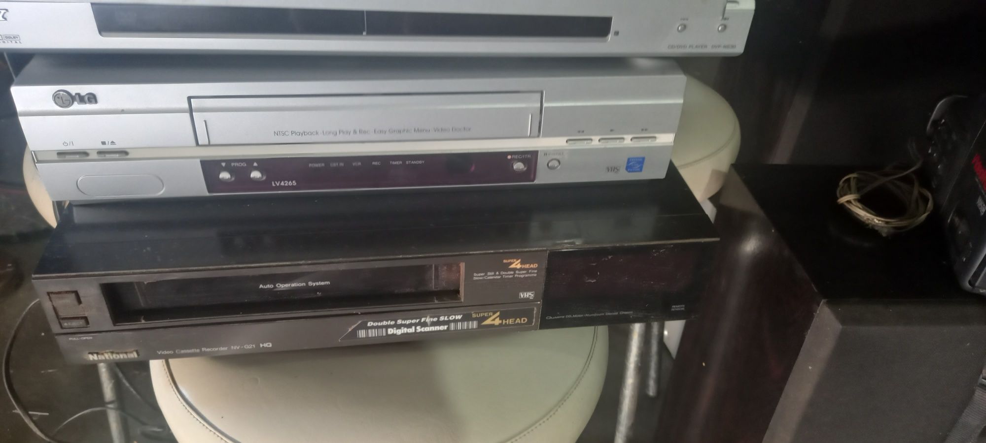 Leitor dvd e vhs.