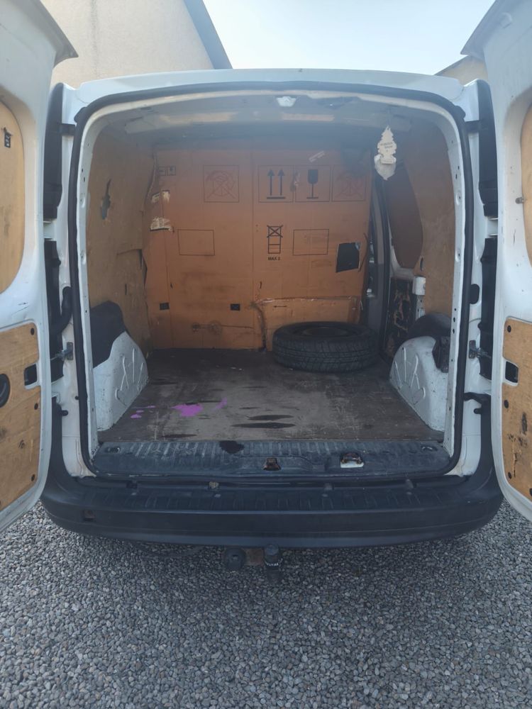 Samochod Renault Kangoo