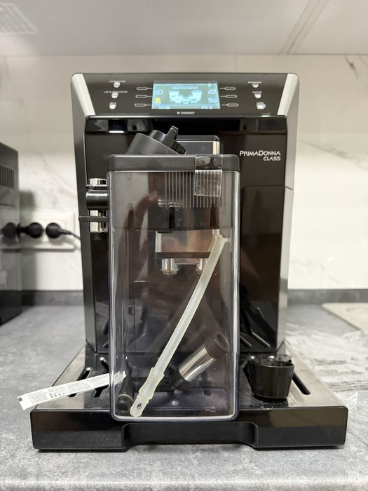 Кавомашина DeLonghi PrimaDonna Class