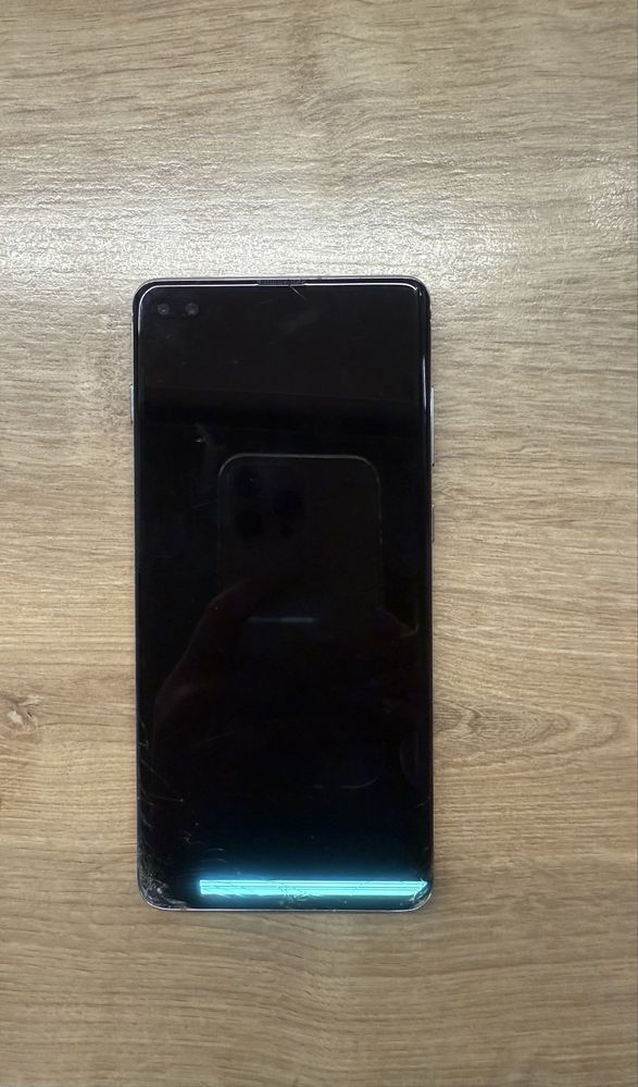 Samaung Galaxy s10+ uszkodzony