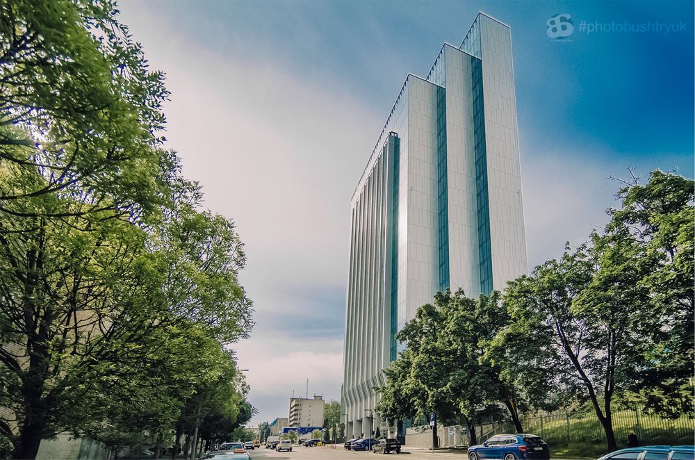 Фотограф інтерʼєрів, предмети бренду, корпоративи, промислова зйомка.