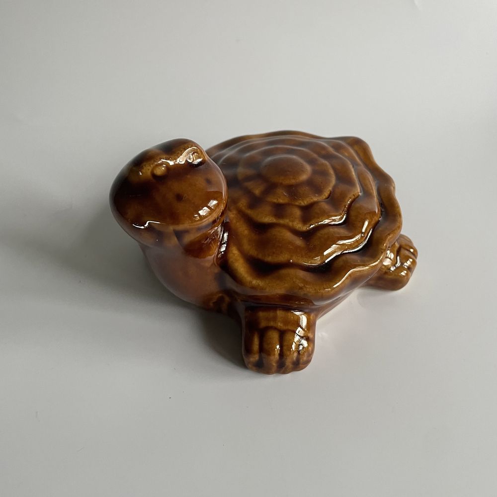 Ceramiczny żółw świetna forma figurki z porcelitu do kolekcji