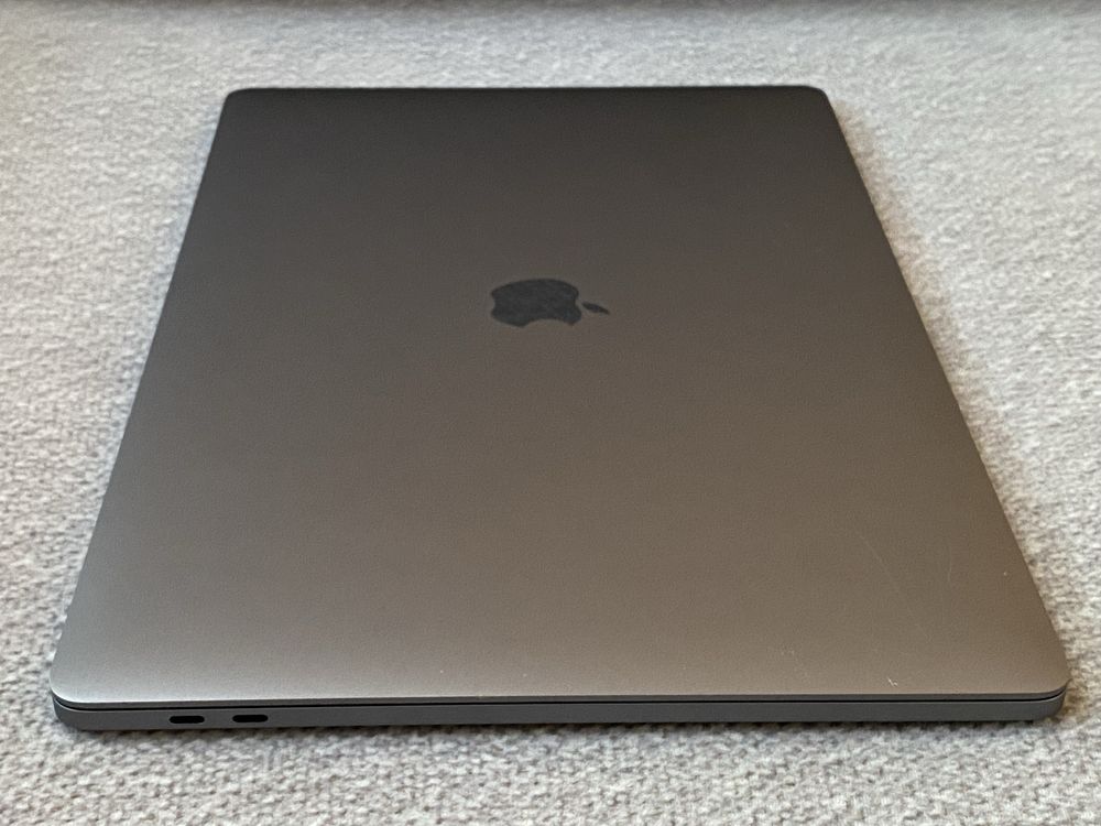 Ноутбук Apple MacBook Pro 16 2019 рік i7 16Gb 512Gb SSD Відеокарта 4Gb