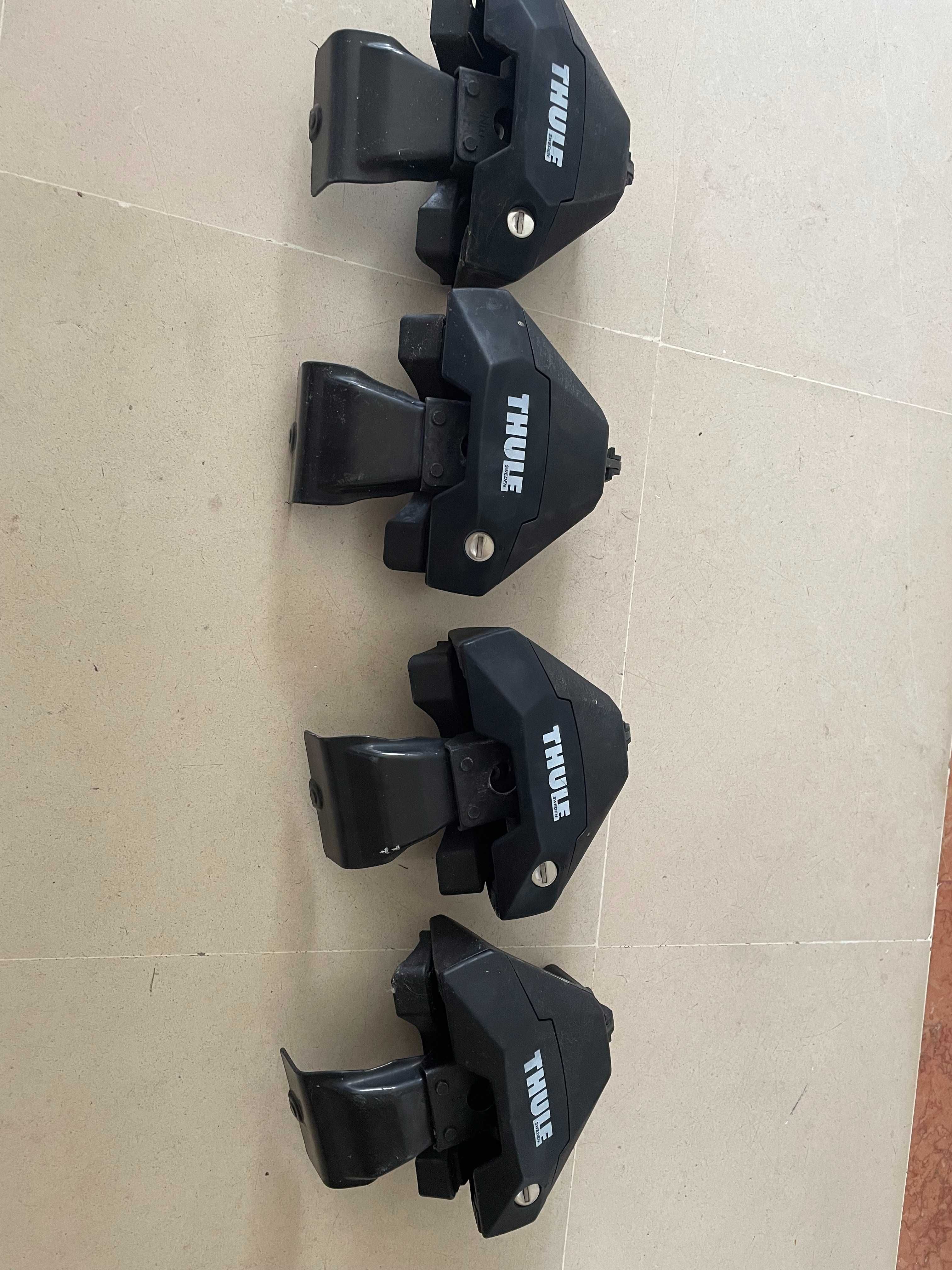 Thule Evo Clamp - Conjunto de 4 pés (um parafuso danificado)