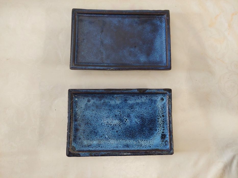 Vasos de bonsai e placas