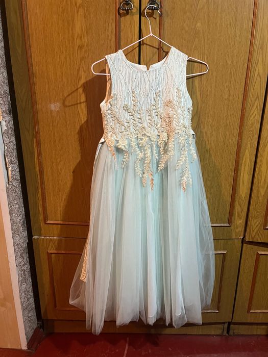 Продам сукні дитячі