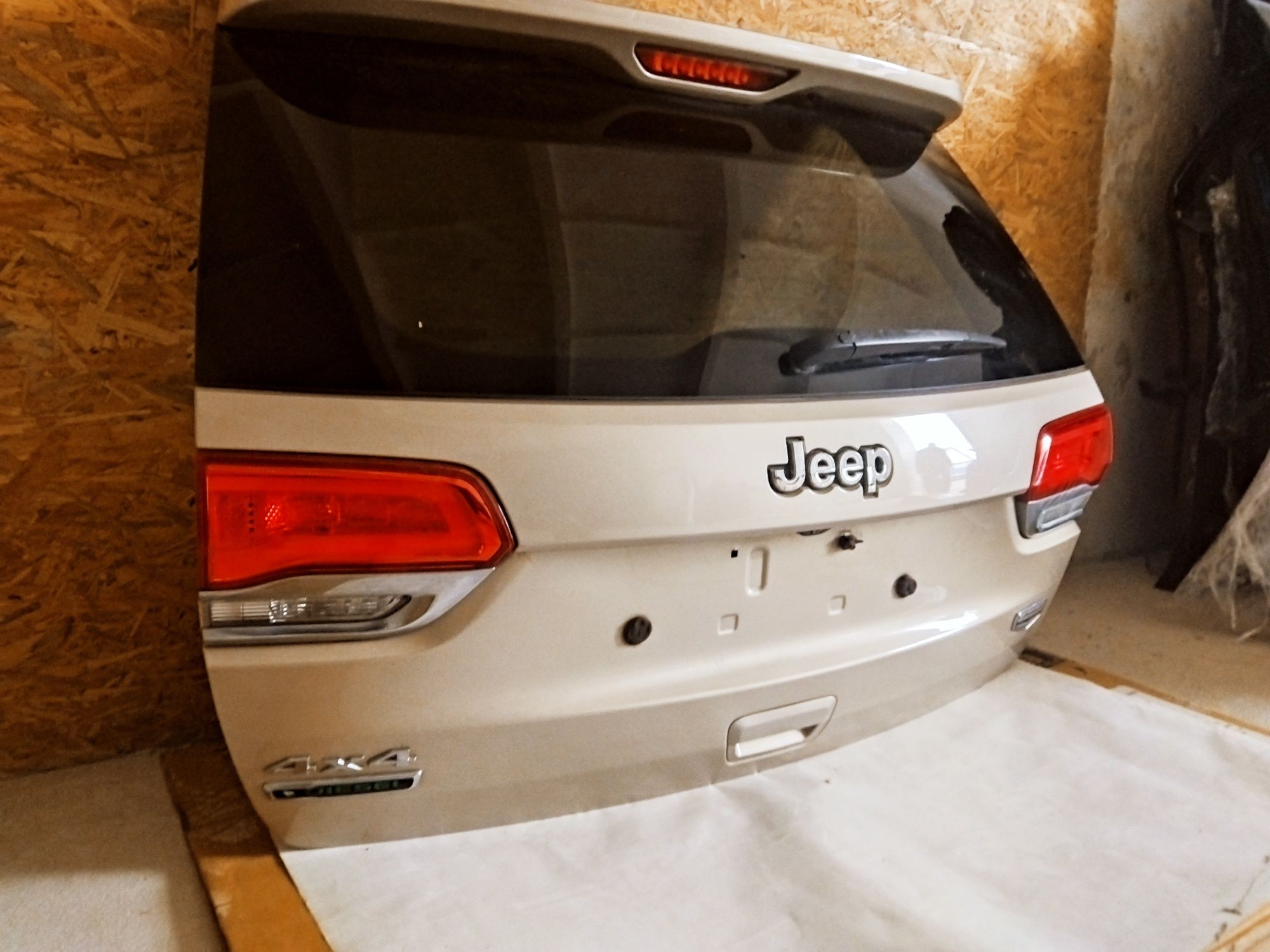 Jeep grand Cherokee WK2 Крышка багажника кришка гранд черокі вк2