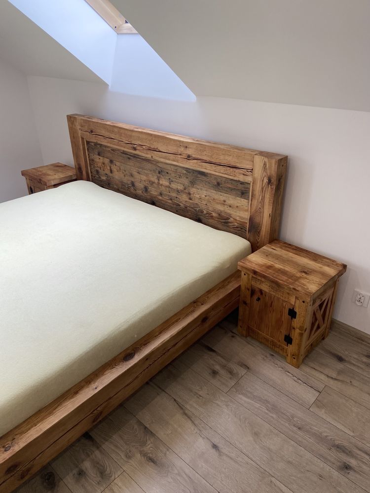 Łóżko, łóżko ze starego drewna, stare drewno, belki, kantówki