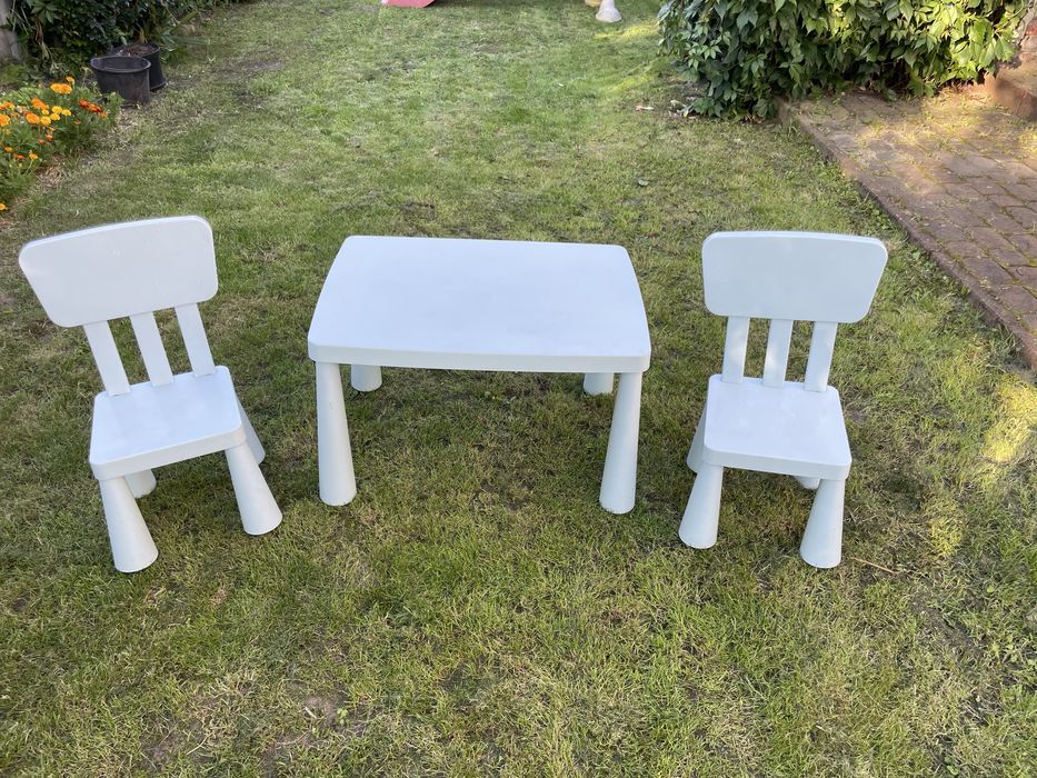 Krzesełka i stolik IKEA Mammut