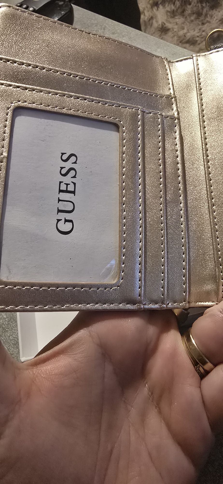 Nowy portfel Guess