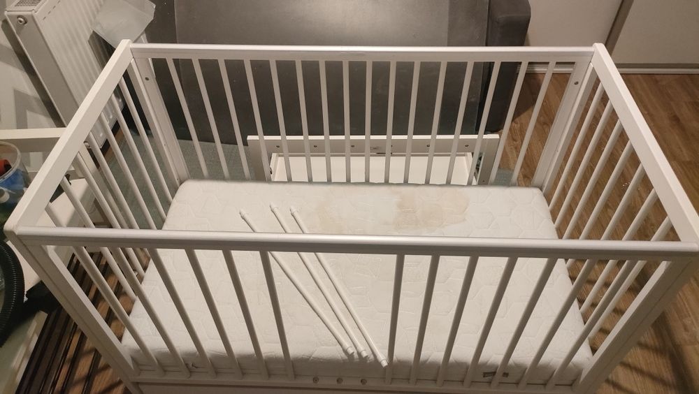 Łóżeczko dziecięce.