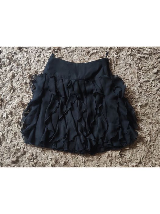 Elegancka czarna spódnica mini z falbankami jak nowa
