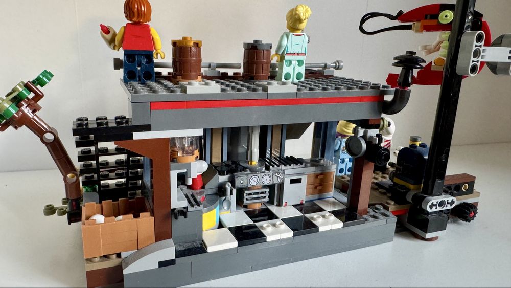 LEGO 70422 Hidden Side - Kłopoty w restauracji