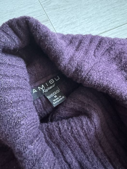 Светр з горловиною