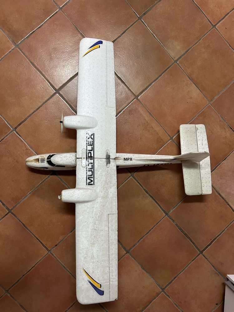 Avião RC Multiplex