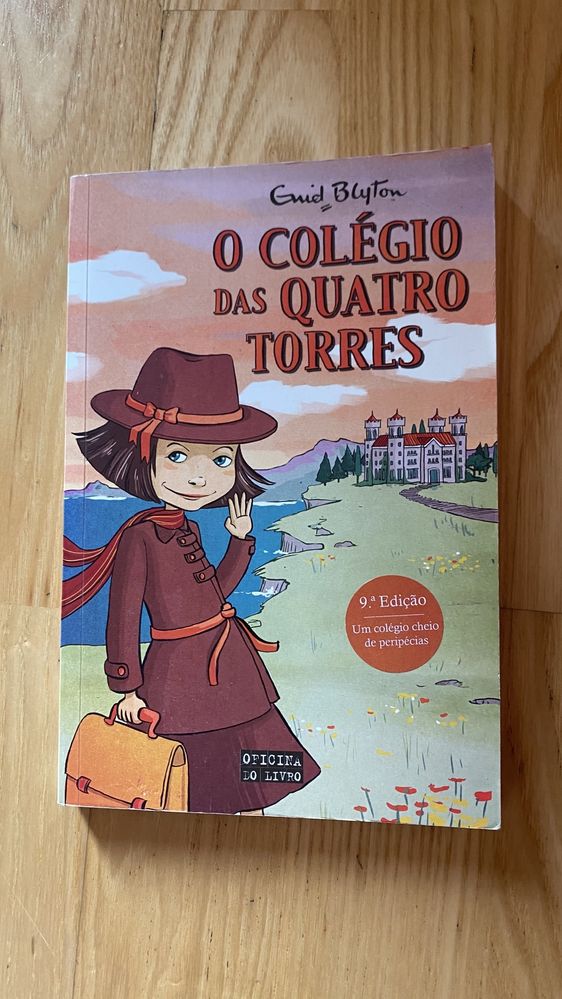 Livro o colégio das quatro torres